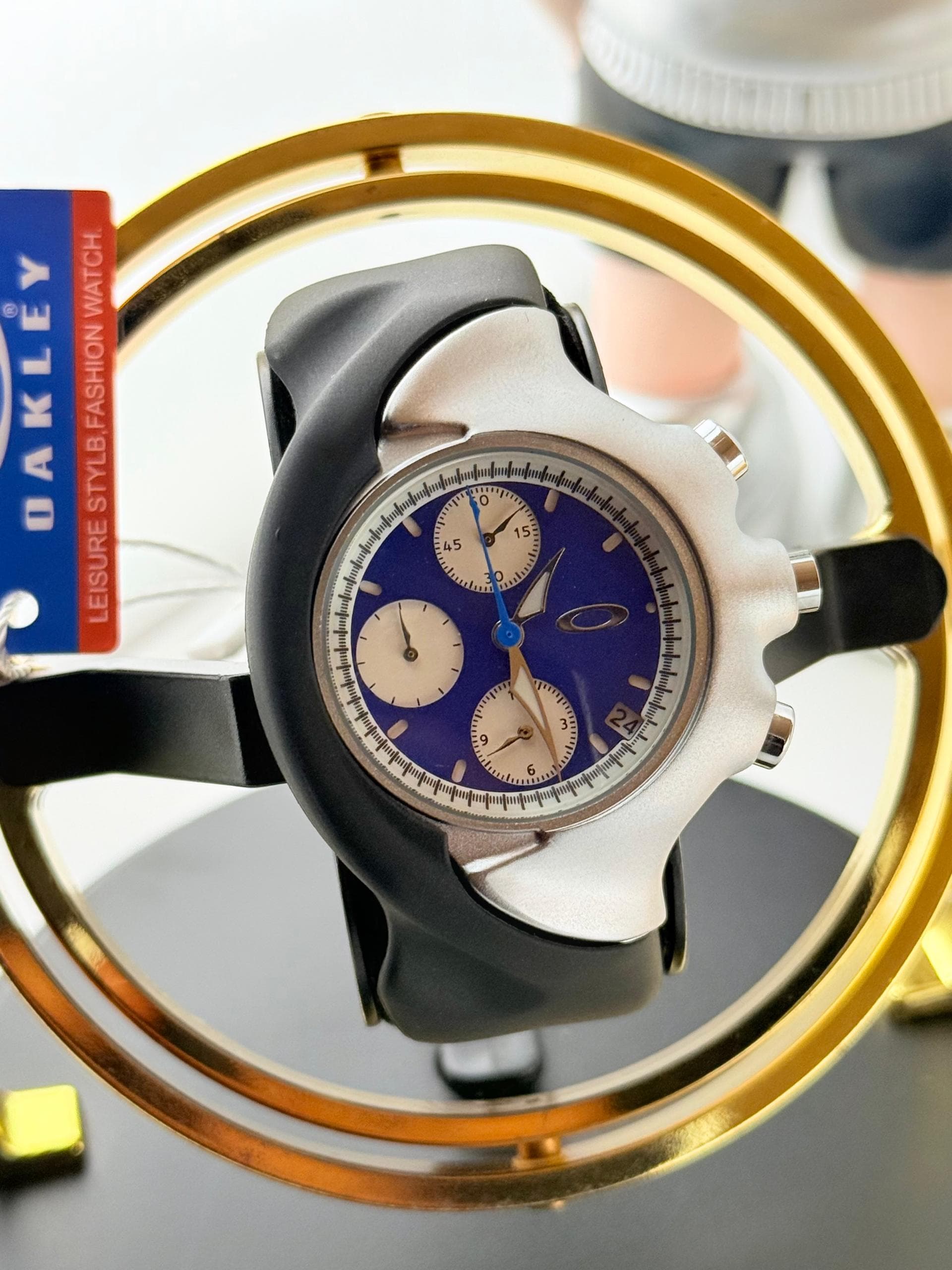 OAKLEY RUBBER WORKING CHRONOGRAPH WATER RESISTANCE