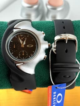 OAKLEY RUBBER WORKING CHRONOGRAPH WATER RESISTANCE