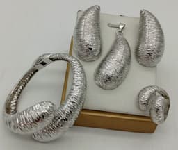 Quality 4 in. 1 set Bracelet Earings Pendant Ring
