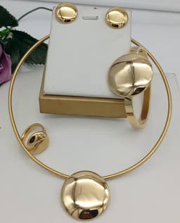 Quality set includes Necklace Pendant Bracelet Earings Complete set