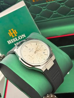 HISLON RUBBER SLEEKLY WORKING CHRONOGRAPH